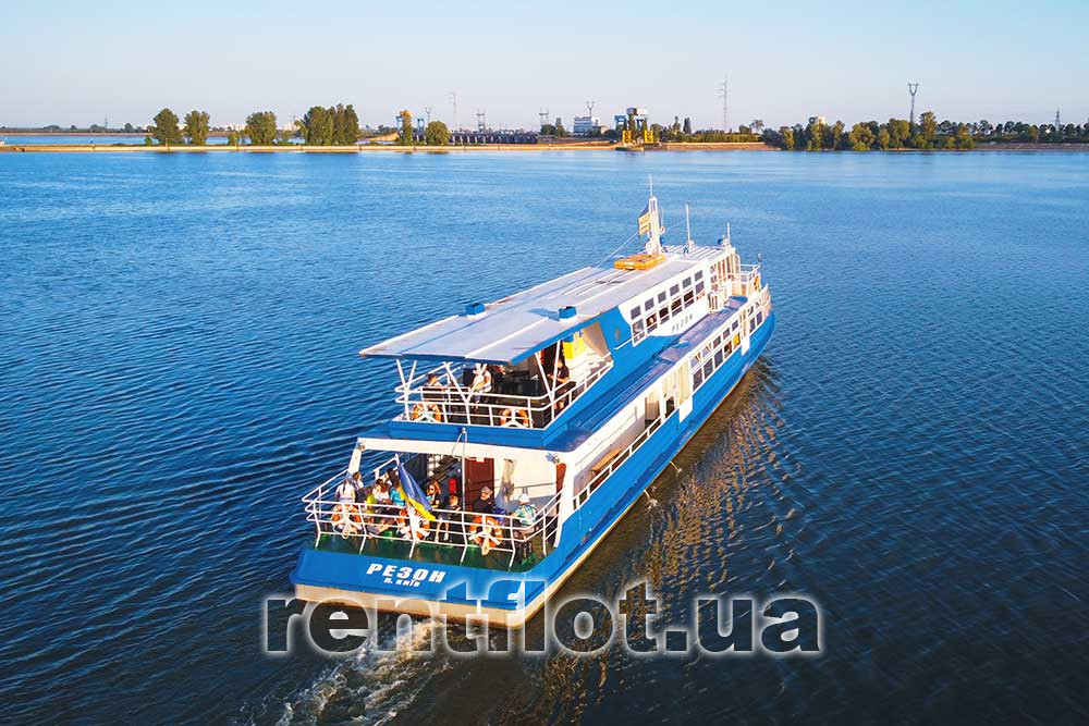 Enlarge photo of motor ship Rezon on the Kiev Sea Motor ship Rezon on the Kiev Sea